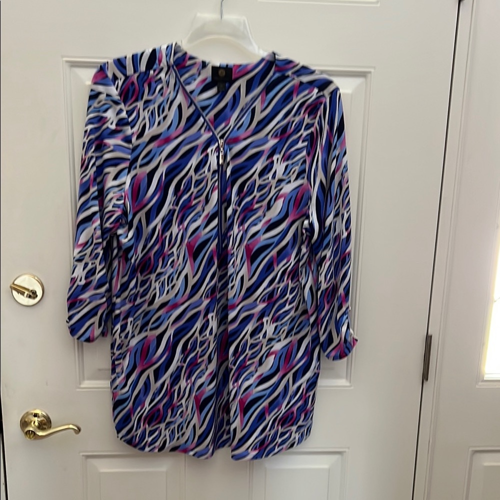 J M Collection Pink and Blue Patterned Zipper Front Top. XXL